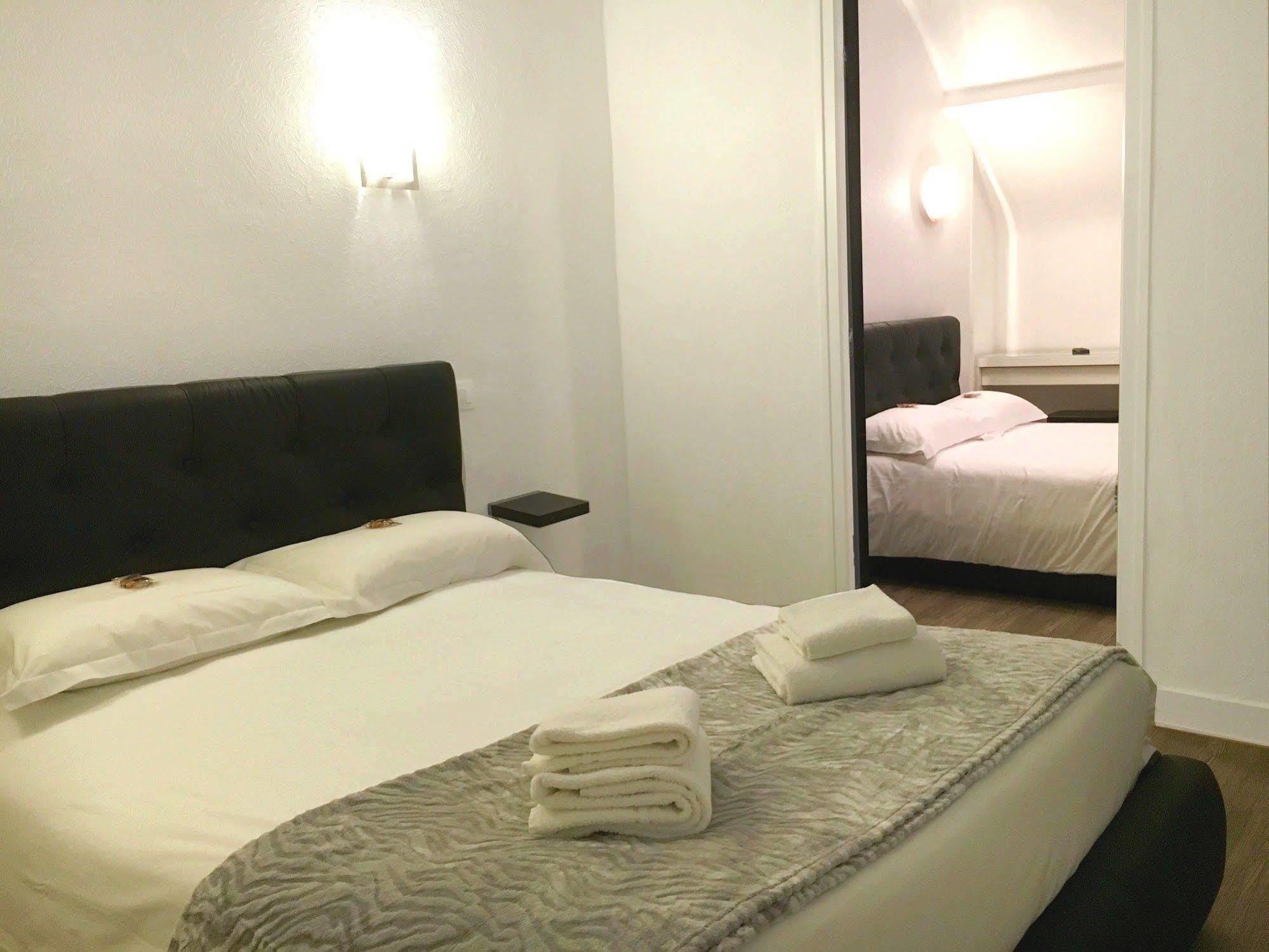 Contact Hotel De Matignon Экстерьер фото
